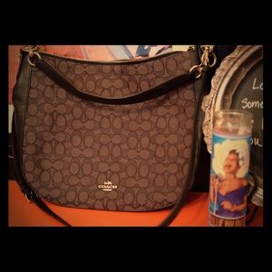 Coach Womens Chelsea 32 Hobo in Signature Jacquard